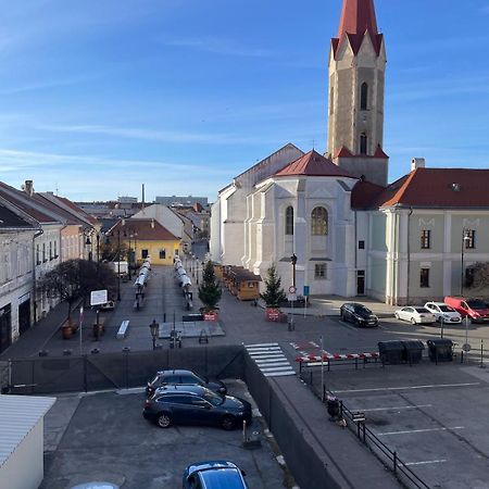 Varady'S Large Apartment With Private Parking Kosice Exterior photo