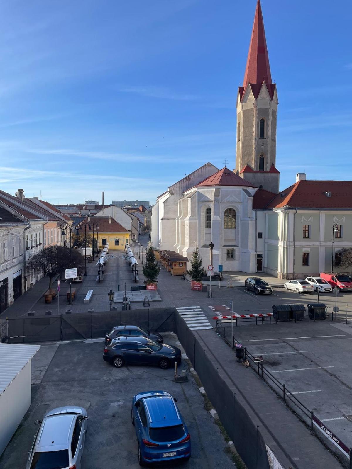 Varady'S Large Apartment With Private Parking Kosice Exterior photo